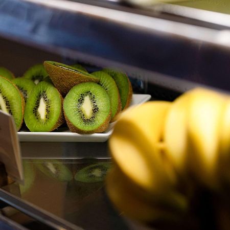 فندق سوفيتل لندن غاتويك هورلي المظهر الخارجي الصورة "Kiwifruit"