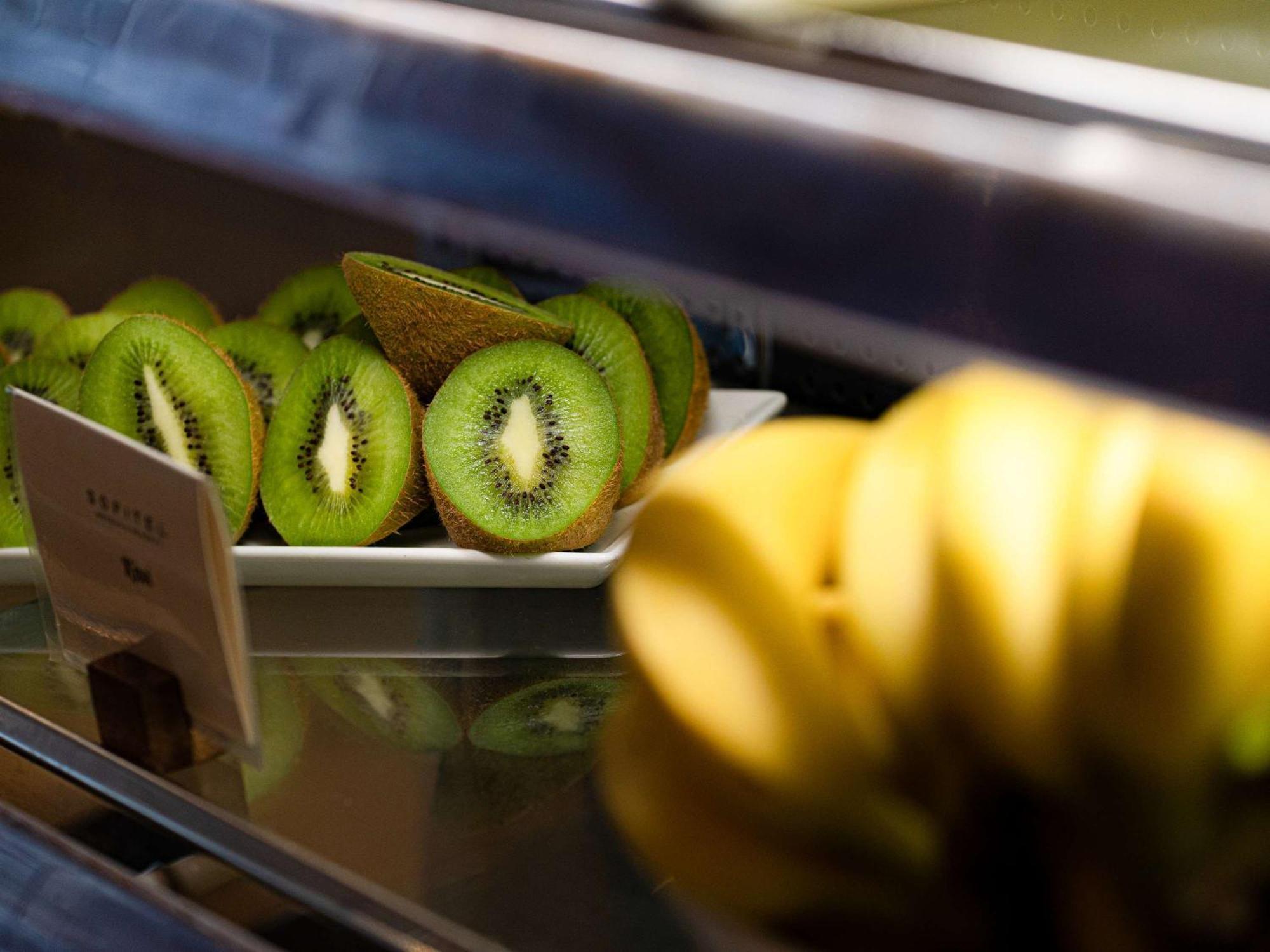 فندق سوفيتل لندن غاتويك هورلي المظهر الخارجي الصورة "Kiwifruit"